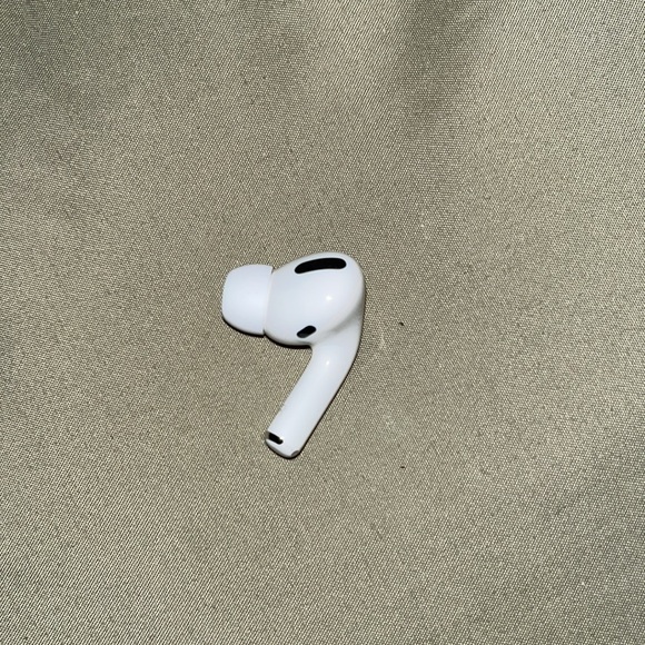 AirPod Pros - Picture 6 of 6
